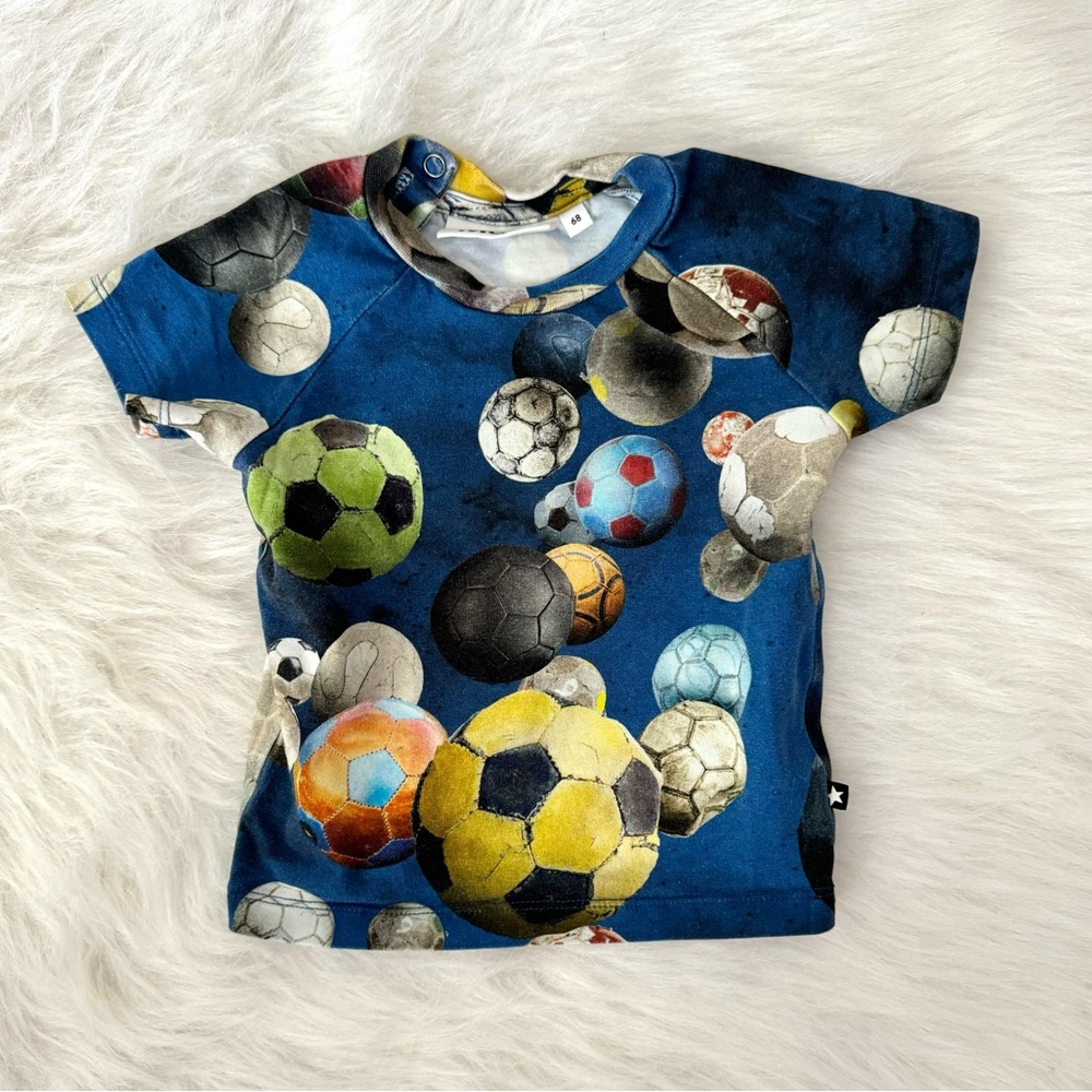 Molo Emmett Unisex World Football/Soccer T-Shirt